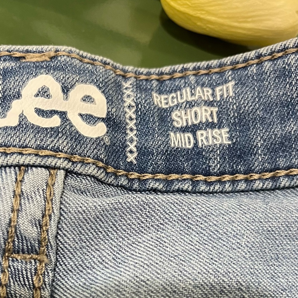 Lee Denim Regular Fit Short Mid Rise Light Blue Shorts, Washed - Not Worn, Sz. 6 - Picture 8 of 14